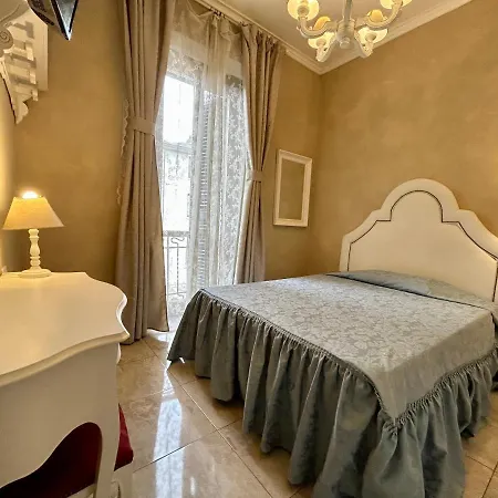 Boutique Calais Hotel